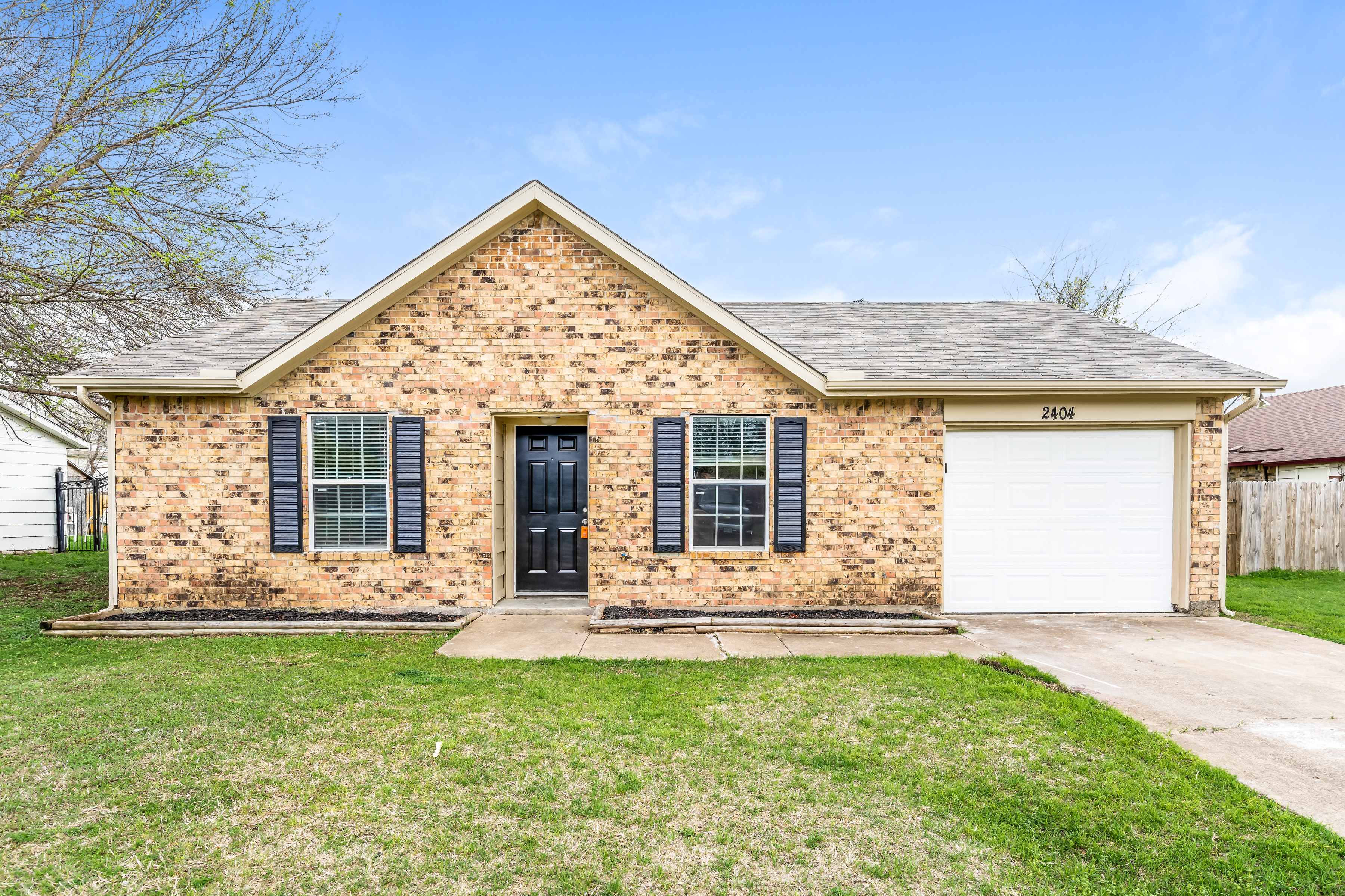 2404 McAdoo Ln Fort Worth, TX 76131